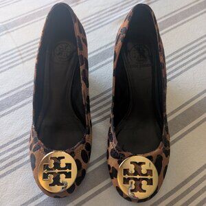 Tory Burch Size 8 Sophie Wedge Leopard Shoes